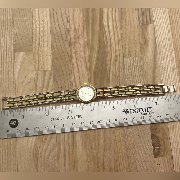 Seiko Ladies Watch Super RARE Vintage Two Tone Bracelet Beautiful White Dial - Picture 12 of 12